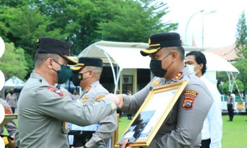 Kapolres Sawahlunto AKBP, Ricardo Condrat Yusuf, SH, SIK, MH Ukir Prestasi Raih Terbaik II ,Terima Penghargaan Dari Kapolda SumBar Irjend Pol, Teddy Minahasa, S,I,K, SH.