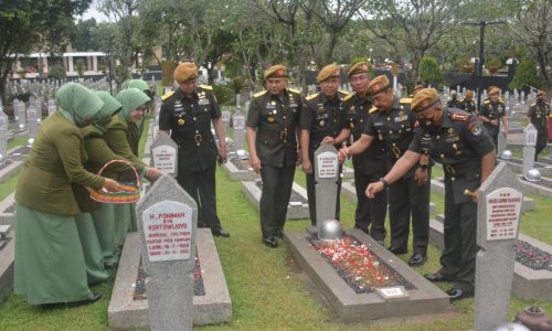 Jelang Peringatan HUT ke -75, Korp Arhanud TNI AD Gartap -1/ Jakarta Ziarah Ke TMPN Kalibata
