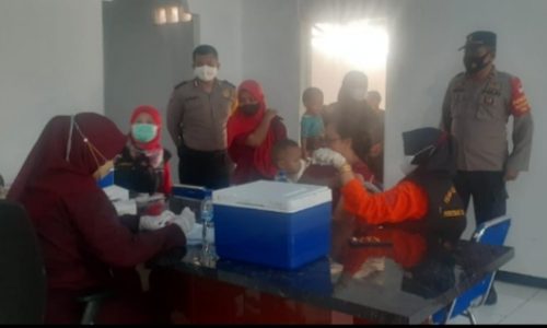 Polsek Tambelang Gelar Vaksinasi Merdeka Aglomerasi Di Desa Sukaringin