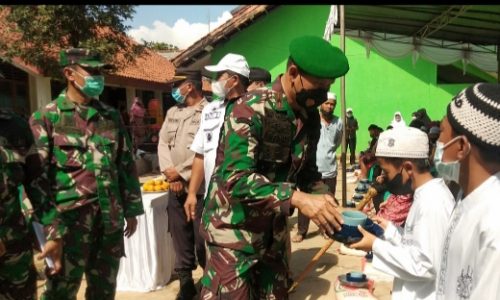 Danrem 061/SK Berikan Bantuan 5 Ton Beras Dan Tali Asih Kepada 500 Anak Yatim Dan Disabilitas