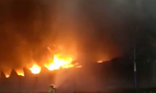 Gedung Laksana Di desa laksana kecamatan pakuhaji kabupaten tangerang – banten Di Lalap Si jago Merah