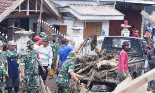 TNI Temukan Satu Lagi Korban Banjir Bandang