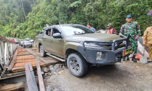 TNI-Polri Bersama Masyarakat Tuntaskan Perbaikan Jembatan Sahayu