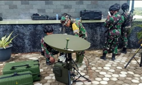 Denhub Divif -1 Kostrad Uji Coba Alat ECS dan Vsat Manpack Di Lat Ancab Kartika Yudha TA 2021