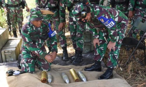 Dankodiklatad Tinjau Tembakan Meriam 155 mm GS Caesar