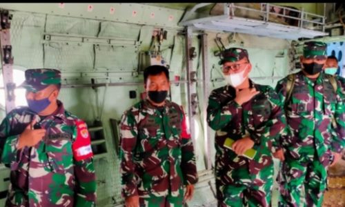 Dislitbangad Uji Coba Prototipe Stand Body Loading/Unloading Helikopter Bell 412 ke Pesawat Hercules C-130