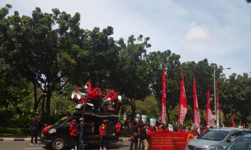 Pringati Hari HAM, Buruh Lakukan Orasi Di Balai Kota DKI Jakarta