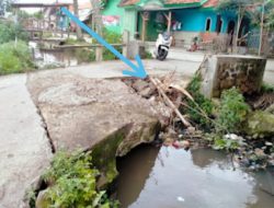 Jembatan Penghubung Desa Buaran Bambu Dan Desa Laksana Amblas