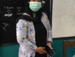 PROGRAM VAKSIN DI SEKOLAHAN ,MI AL ,KARIM , DI PIMPIN KEPALA SEKOLAH
