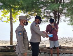 Cegah Paparan COVID19, Polres Kep Seribu Terus Imbau ProKes dan Bagikan 1.100 Masker