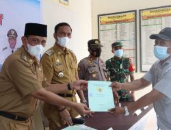 Bupati Wajo Serahkan Sertifikat Tanah Gratis untuk Pelaku UMKM Desa Lapaukke.