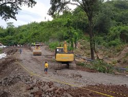 Penanganan Jalan Amblas di Ruas Jalan Sumedang-Cijelag, Kementerian PUPR : Sudah Fungsional Dua Lajur