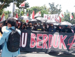 Mahasiswa Gelar Demo Desak Agung Nugroho Mundur Sebagai Wakil Ketua DPRD Provinsi Riau