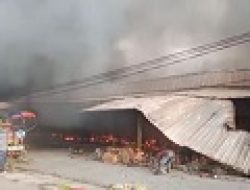 Puluhan Kios di Pasar Duta Bandara, Komplek Garuda Kab Tangerang, Ludes Dilahap Si Jago Merah