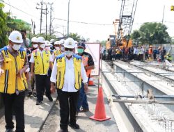 Tinjau Perbaikan Jembatan Ngaglik Lamongan, Menteri Basuki Targetkan Rampung H-10 Lebaran 2022