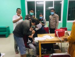 Setelah Sholat Terawih Polsek Pasar Kemis Gelar Vaksin di Masjid Nurul Ilmi Talaga Bestari