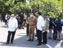 Menteri Basuki Dampingi Presiden Jokowi Tinjau Pelaksanaan Program Padat Karya Tunai Bidang Jalan dan Jembatan