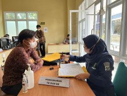 Hari Terakhir Penerimaan Bintara Polri T.A. 2022, Sidokkes tetap melakukan Pemeriksaan Tinggi Badan dan Berat Badan dengan humanis.