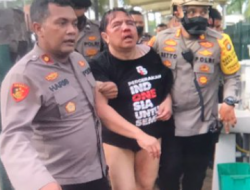 Astaghfirullahalazim,Ade Armando Digebukin OTK saat Demo Mahasiswa di DPR RI