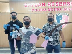 Satreskrim Polres Metro Jakarta Barat meringkus tiga pelaku begal yang beraksi di Jalan Brigjen Katamso