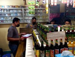 Patroli Mobile Polsek Rajeg Sasar Pedagang Jamu, Amankan 23 Botol Miras