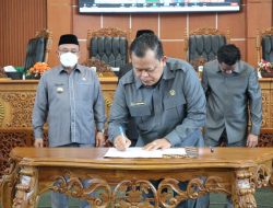 Diterima Ketua DPRD Berkas LPJ APBD dan PAD – Walikota Depok Laporkan Tanggung Jawab Realisasi Triliunan APBD 2021
