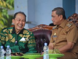 Amran Mahmud Buka Secara Resmi Bakti Sosial Kerjasama STIFA Makassar, Unhas, Klinik Azka Nadhifah dan Pemkab Wajo