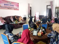Ketua Ikatan Istri DPRD Way Kanan, Ny. Yeti Nikman, Membuka Acara Giat Beauty Class Tahun2022