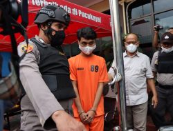 Bakar Motor Milik Bos Konveksi Seorang Pria Di Amankan Polsek Kebun Jeruk