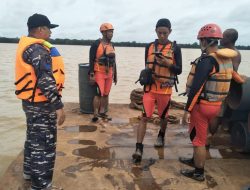 TNI AL Palembang Aksi SAR Dalam Insiden Tenggelamnya TB. Japina Mulya 03 dan TK. Merpati di Perairan Sungai Keladi Banyuasin