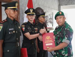 Gubernur Akmil Serahkan Ijazah Kepada Tiga Paja Lulusan Luar Negeri