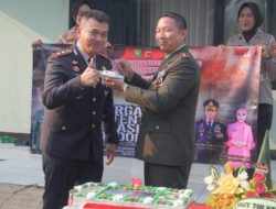 Kapolres Subang Berikan Kejutan Manis Untuk Dandim 0605 Dalam Merayakan HUT TNI ke-79