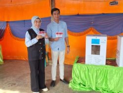 Pilkada Way Kanan, Cawabup 02 Ayu Asalasiyah dan Keluarga Mencoblos di TPS 02 Bumi Ratu