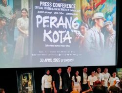 Film “Perang Kota” Merilis Official Poster Kedua: Kisah Cinta Segitiga yang Terbakar oleh Revolusi Tayang 30 April 2025 di Bioskop