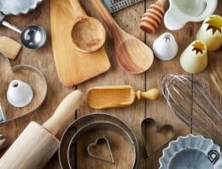 10 Alat Membuat Kue yang Wajib Ada di Dapur Anda