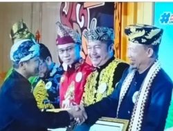 Lestarikan Bahasa Daerah, Bupati Way Kanan Raih Penghargaan FTBIN