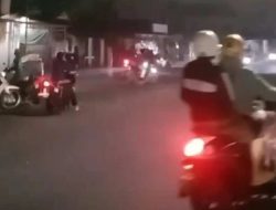 Suasana Mencekam di Jalan Aria Putra, Pamulang : Puluhan Pemuda Bersenjata Tajam Sempat Melintas