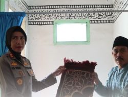 Bakti Religi Jelang Hari Bhayangkara ke-79, Polisi di Sukabumi Bersih-bersih Tempat Ibadah