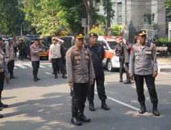 Brimob Polda Metro Jaya Amankan Sidang Putusan Terdakwa Hasto Kristiyanto di PN Jakarta Pusat.