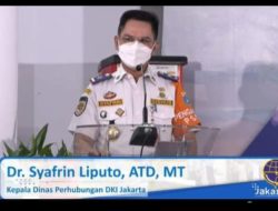 
Tidak bernyali bertindak tegas terhadap PLT Sudin dishub mau pun kasiop Affandi tidak perduli apa pun yang terjadi situasi dilapangan, 
Tata ruang kota yang sudah tertata karna oleh pemerintah daerah ibukota Jakarta mengingat 
musium Fatahilah merupakan salah satu museum yang berjarah ada zaman kolonial Belanda merupakan suatu pusat perniagaan tempat berlabuhnya kapal perniagaan Belanda bernama VOC
Oleh pemerintah daerah khusus ibukota Jakarta DKJ, dijadikan sebagai tempat wisatan kalangan masyarakat kelas menengah ke bawah, namun sangat disayangkan, telah dikorbankan menjadi tempat parkir liar serta para PKL liar kusus pada hari Sabtu dan Minggu banyak warga masyarakat dari jakarta mau pun dari daerah  bahkan para turis asing dari mancanegara yang berkunjung kemusium Fatahilah untuk melihat peninggalan bersejarah namun sangat  disayangkan terotoar berdasarkan Perda no.8. THN 2007 Tetang, ketertiban umum (TIBUM). untuk 
tempat warga yang berkunjung kemusium Fatahilah (kota tua)
Sedang untuk para PKL sudah dibuatkan JBL oleh UKM berlokasi dijalan cengkeh, untuk , masyarakat berkunjung kemusium Fatahilah tempat JBL yang sudah disediakan oleh UKM sudah tidak berfungsi para PKL Liar lebih suka berjualan didepan pintu masuk musium Bank mandiri berlokasi depan air mancur, sekarang  menjadi carutmarut belum lagi sampanya berserakan dimana-mana belum 
Ironisnya;; 
parkir Liar kendaraan bermotor dengan tarif Rp15.000/per unitnya, sedang untuk mobil Rp,30.000/per unitnya yang dimulai dari pukul setengah 1430.wib siang hari.sampai malam hari bisa mencapai omeset berkisaran 5.jt an termasuk koordinasi 
Kepada semua pihak alias salam tempel,
dari parkir motor dan mobil yang dikoordinir oleh agun Cs. Sangatlah sayangkan hal ini sudah berjalan sejak.
Berapa besar kas pendapatan daerah menderita kerugian 
 Yang sangat disayangkan Satpol-PP kecamatan Tamansari kelurahan Pinangsia jakarta barat 

Naskah; M.Surya