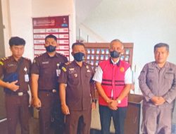 Mantan PJ. Walikota Singkawang Drs. SUMASTRO M.SI DI TAHAN KEJAKSAAN NEGERI SINGKAWANG