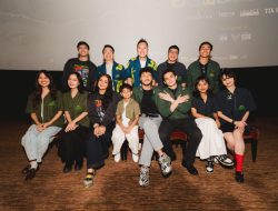 Unik Seperti Filmnya, Jumpa Pers Tinggal Meninggal Justru Jadi Ajang Para Crew & Cast Mewawancarai Media