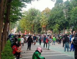Demo Ojol di Brimob Sempat Damai dengan Nyanyikan ‘Padamu Negeri’, Ricuh Lagi Setelah Mediasi