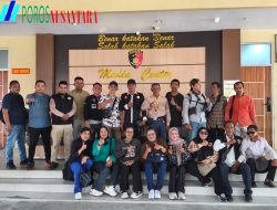 Puluhan Wartawan Mendatangi Mapolresta Pontianak Minta Tangkap Dan Jadikan Tersangka Bos Pemilik Dugaan Sowmil Ilegal Dalam Kasus OTT Oknum Wartawan.