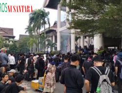 Ricuh, Demo Mahasiswa di DPRD Kalbar Menolak Kenaikan Gaji DPR-RI, Banyak Mahasiswa Alami Luka-Luka Usai Bentrok dengan Aparat.