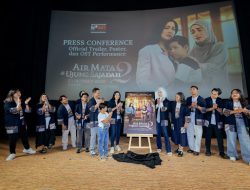 Film Air Mata Di Ujung Sajadah 2 Tunjukkan Dilema Dua Sosok Ibu Lewat Perilisan Official Trailer Dan Poster