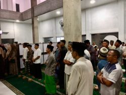 RATUSAN JAMAAH MENGHADIRI PERINGATAN MAULID NABI DI MASJID THORIQULJANAH SARINONGKO