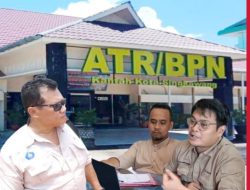 Tim Hukum Bupati Bengkayang Bersama Libertus Hansen Datangi Kantor BPN Singkawang  Masukan Surat Keberatan Atas Permohonan Sertifikat Sangian Sujono Anggi.