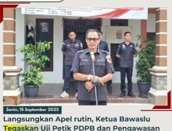 Ketua Bawaslu Kabupaten Way Kanan Pimpin Apel Rutin Mingguan Dihalaman Sekretariat