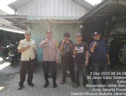 Bhabinkamtibmas Johar Baru Sambangi Poskamling, Warga Diajak Perkuat Kewaspadaan Lingkungan